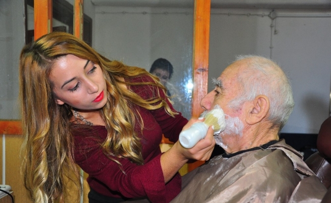 Gönüllü kuaförlerden yaşlılara saç ve cilt bakımı