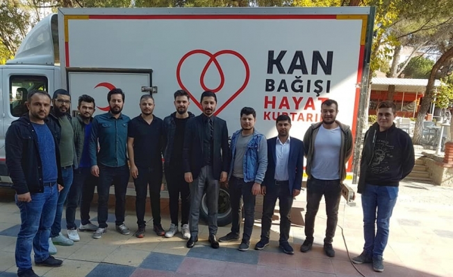 AK Parti’li gençlerden kan bağışı
