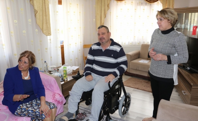 Akülü tekerlekli sandalye ile hayata bağlandılar