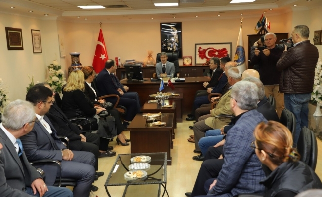Başkan Şirin’den Kosova Büyükelçisi Spahiu’ya Türk Bayrağı