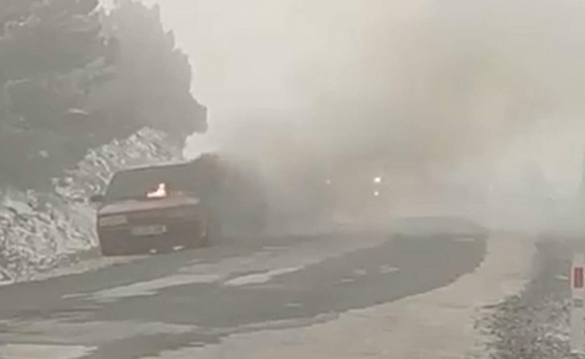 Manisa Spil Dağında araç yangını