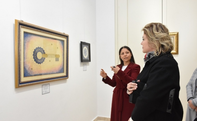 Vali Deniz ve eşi, Türk Sanatları Sergisine hayran kaldı