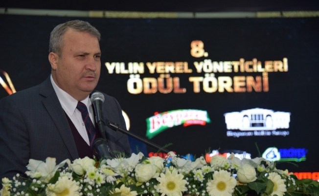 Başkan Çerçi, ’Türkiye’de Yılın Yerel Yöneticisi’ ödülünü aldı