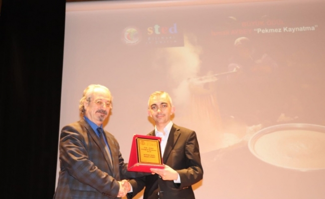 Manisalı sağlıkçı Ankara’dan iki ödülle döndü