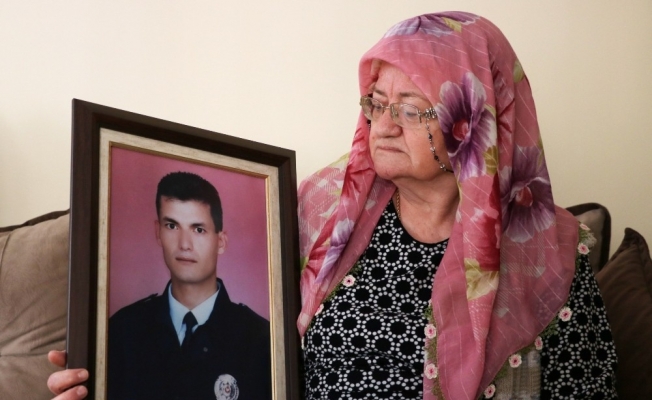 (Özel) İntihar eden teröristin şehit ettiği polisin annesi konuştu