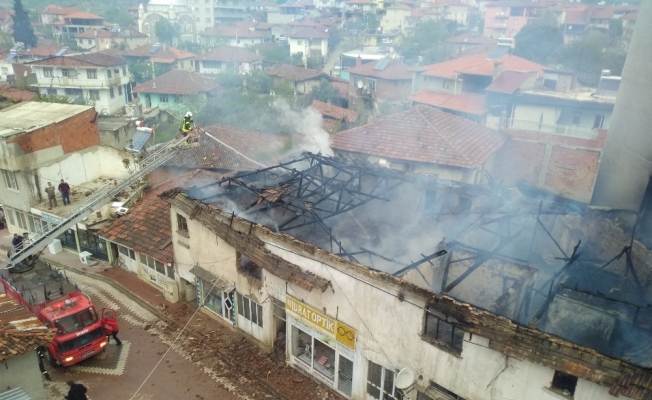 Manisa’da ev yangını korkuttu