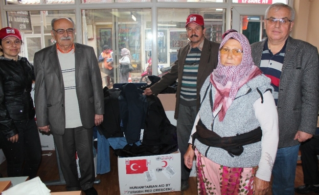Türk Kızılayı Alaşehir’de ihtiyaç sahibi aileleri giydirdi