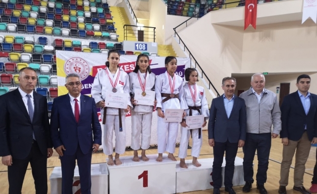 Yunusemreli judoculardan 2 altın 3 bronz madalya