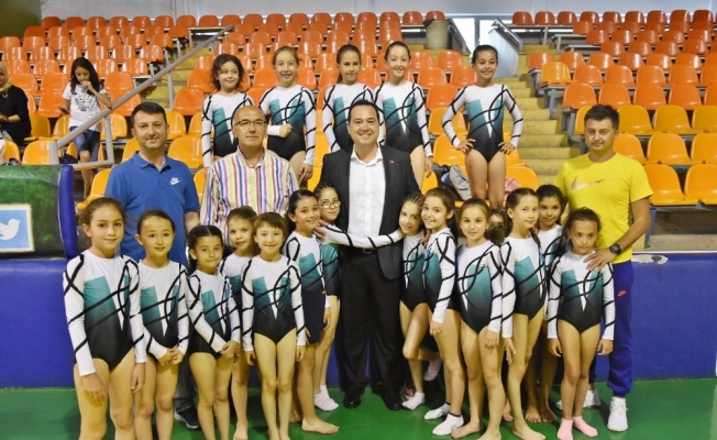 Akhisar’da ilk kez Cimnastik Şenliği düzenlendi