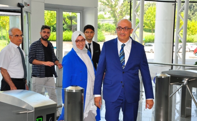 Manisa CBÜ Rektörlüğüne atanan Prof. Dr. Ahmet Ataç göreve başladı