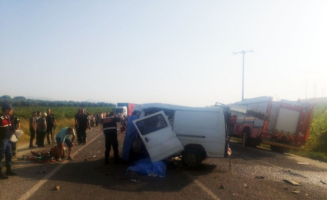 Manisa’da otobüs ve minibüs çarpıştı: 6 ölü, 8 yaralı