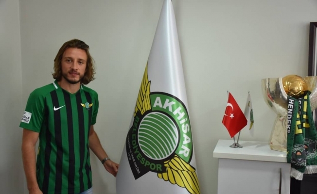 Akhisarspor’da Taha Yalçıner imzayı attı