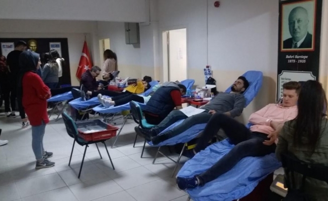Manisa Büyükşehir Belediyesi gençleri kan bağışı yaptı