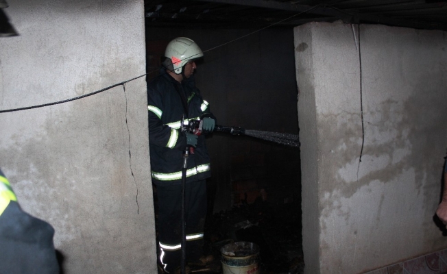Manisa’da çatı katında çıkan yangın paniğe neden oldu