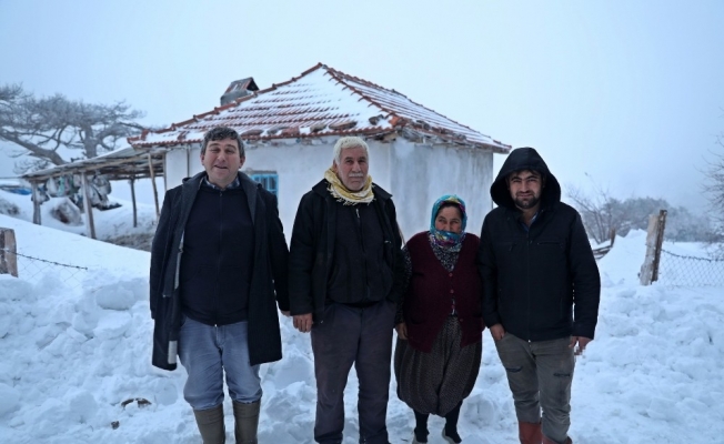 Manisa’da 4 gündür karda mahsur kalan vatandaşlar kurtarıldı