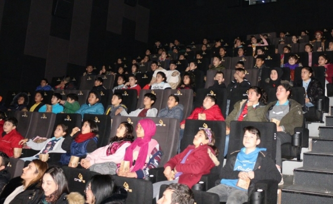 Manisa’da bin 260 gence Sarıkamış temalı film izletildi