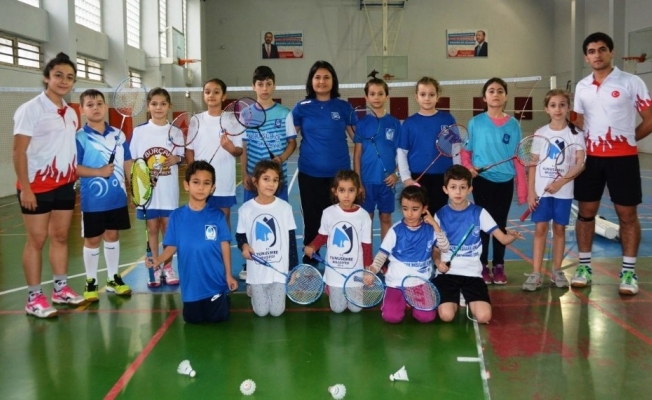 Yunusemre’de badminton çalışmaları devam ediyor