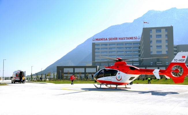 Manisa Şehir Hastanesi heliport alanına ilk ambulans helikopter indi