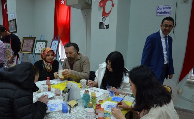 Yabancı öğrenciler Türk el sanatlarını öğrendi