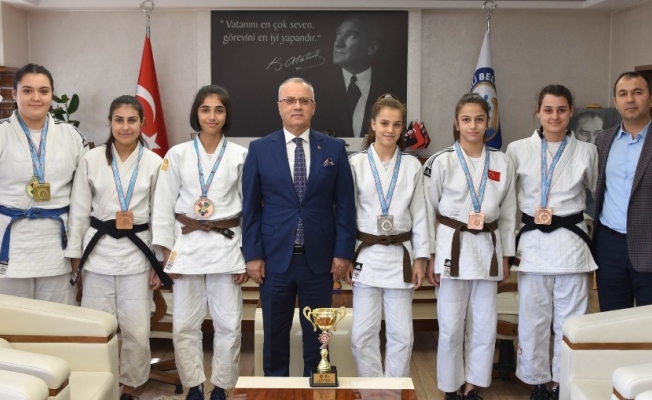 Başkan Kayda, başarılı judocuları ağırladı