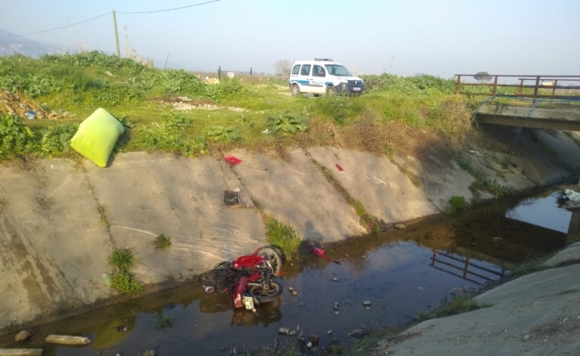 Manisa’da motosiklet kanala uçtu: 1 ölü