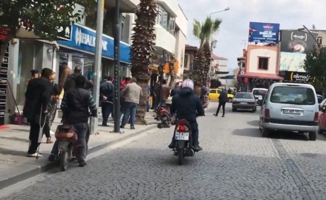 Korona virüs tedbirleri Akhisar’ın en işlek caddesini trafiğe kapattırdı
