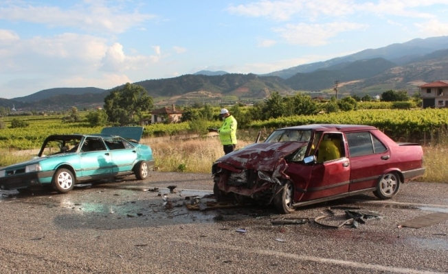 Alaşehir’de trafik kazası: 5 yaralı