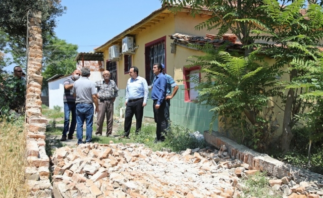 Başkan Dutlulu deprem bölgesindeki vatandaşları ziyaret etti