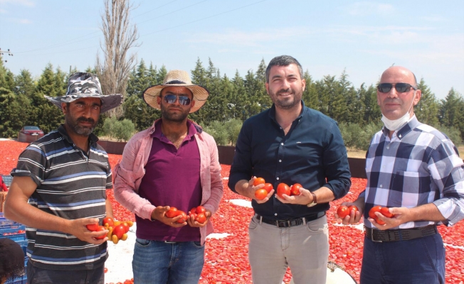 İYİ Partili Başkan Akan, mevsimlik tarım işçilerini ziyaret etti