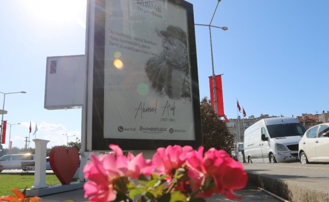 Akhisar Belediyesi, sokakları şiirlerle süsledi