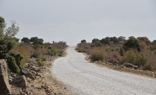 Demirci’de 2 yılda 200 kilometrelik yol asfaltla buluşturuldu