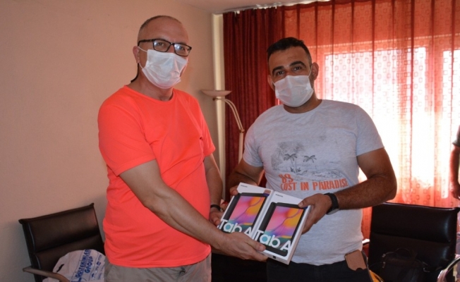 Maden işçileri köy okulu çocuklarına tablet bağışladı