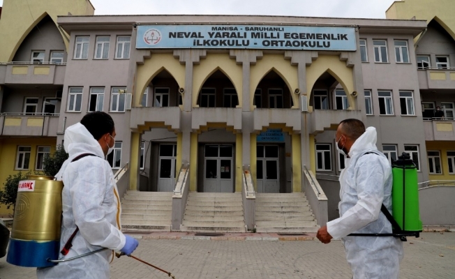Saruhanlı Belediyesi okulları dezenfekte etti