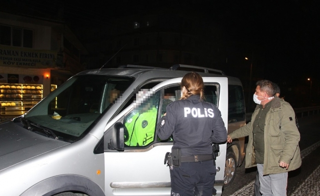 İzmir’den kaçan hırsızlık şüphelileri Kula’da yakalandı