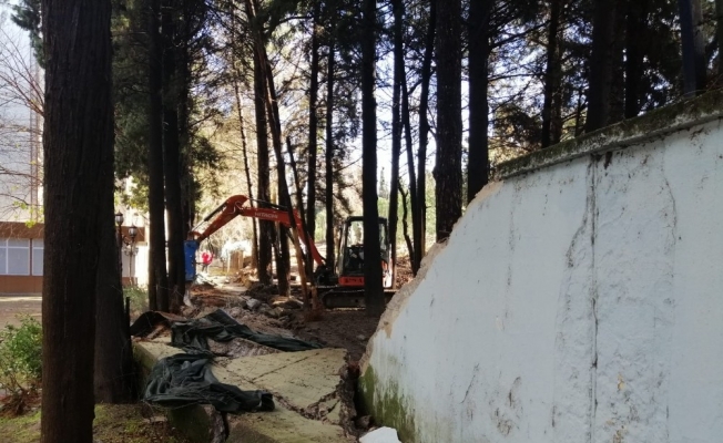 İstinat duvarı yıkıldı belediyeyi su bastı