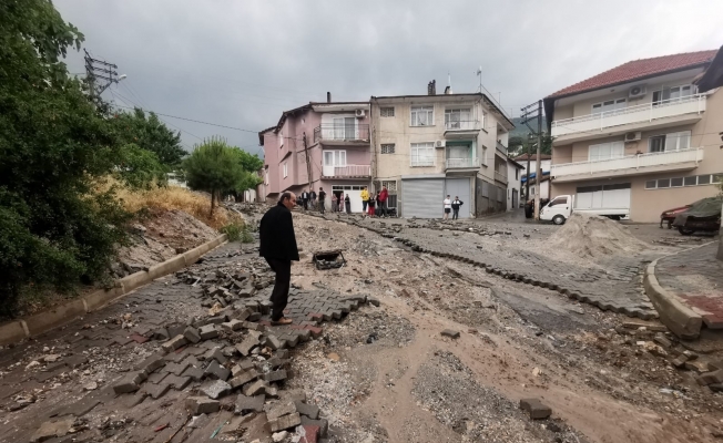 Manisa’da sel felaketi: 17 ev hasar gördü