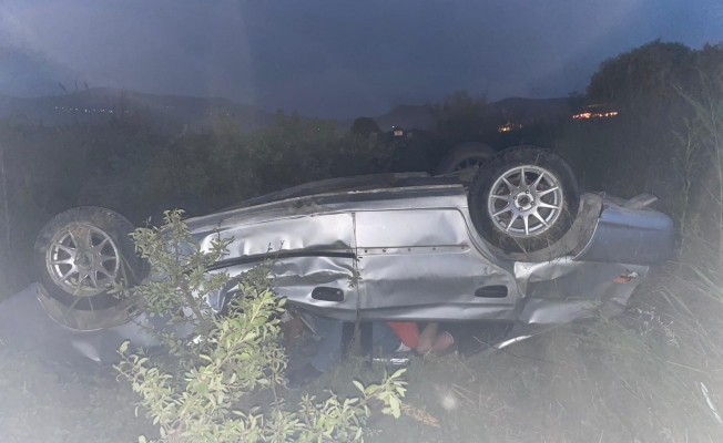 Manisa’da yoldan çıkan otomobil takla attı: 2 yaralı