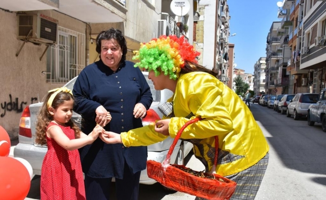Şehzadeler Belediyesi bayram neşesini vatandaşların ayağına götürdü