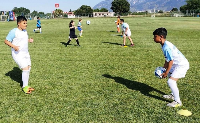 Yunusemre Belediyespor futbol altyapısı antrenmanlara başladı
