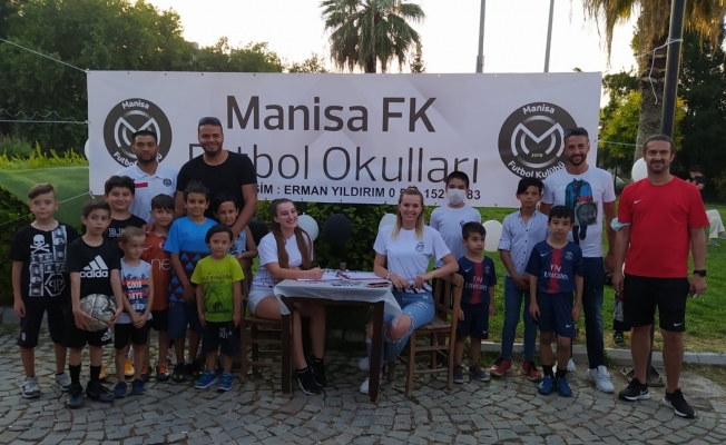 Manisa FK İzmir Futbol Okulu açıldı