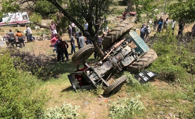 Manisa’da traktör devrildi: 5 yaralı