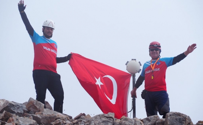 Manisalı dağcılar Aydos Dağı’nda zirve yaptı