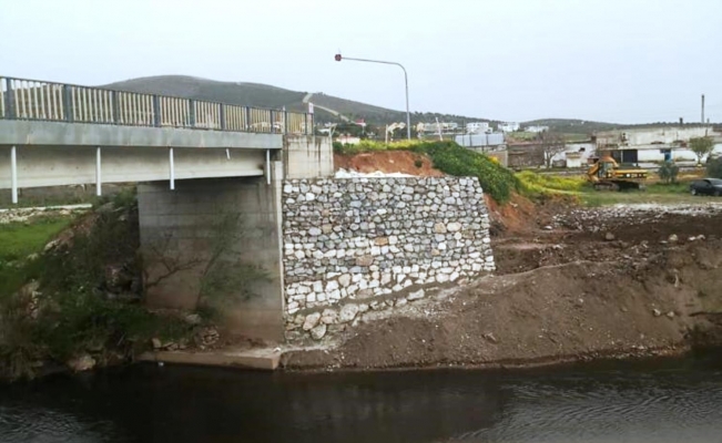 Yoğun yağışların aşındırdığı köprü onarıldı