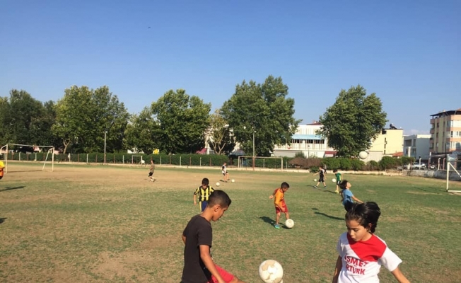 Sarıgöl’de yaz voleybol ve futbol kursları açıldı