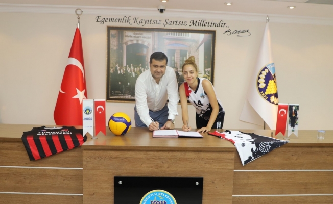 Turgutlu Belediyespor’da Belin Sude Karahan da imzaladı