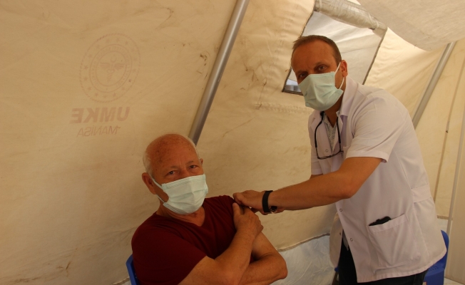 Manisa’da randevusuz aşı çadırına büyük ilgi