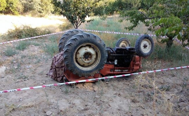 Takla atan traktörün altında kalan çiftçi hayatını kaybetti