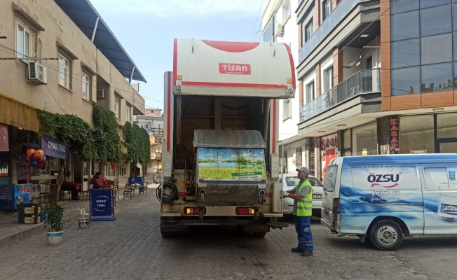 Turgutlu Belediyesinden çöp konteynerlerinin temizliğine etkili çözüm