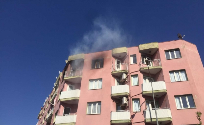 Alaşehir’de 5 katlı binada çıkan yangın korkuttu