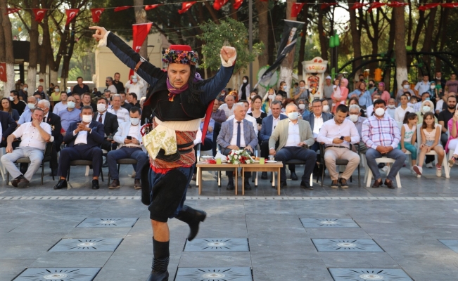 Saruhanlı’da 14. Altın Üzüm ve Kültür Festivali başladı
